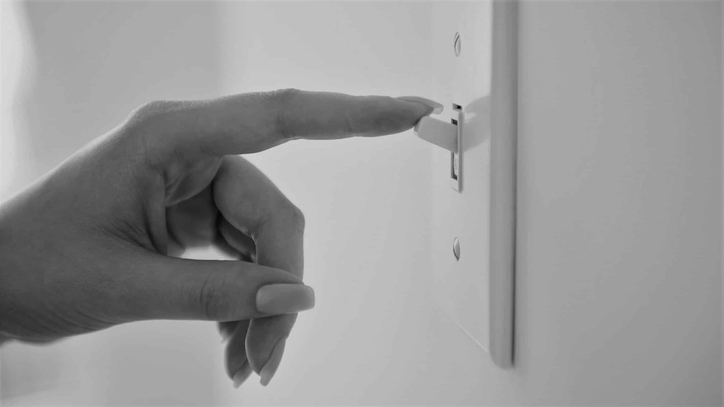 3 easy power-saving tips to help you save some dollars